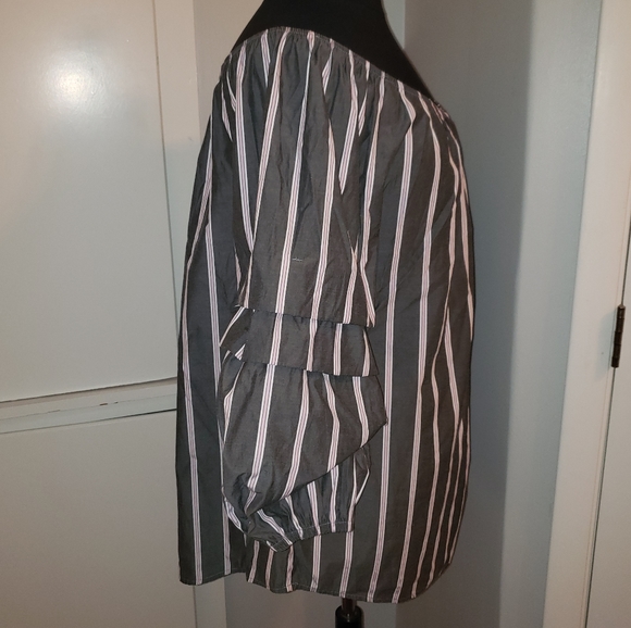 Stem & Vine 3X off shoulder gray pink stripe top - Picture 4 of 15